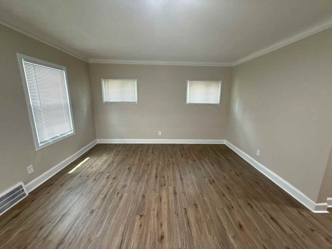 11406 Stockwell St - Photo 2 of 8