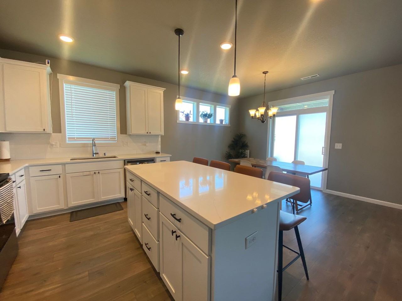 8920 W Caelen Ave - Photo 3 of 20
