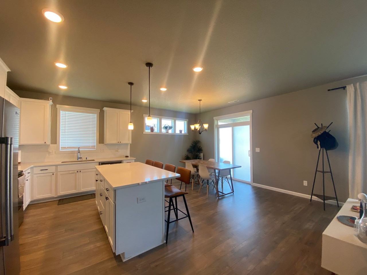 8920 W Caelen Ave - Photo 4 of 20