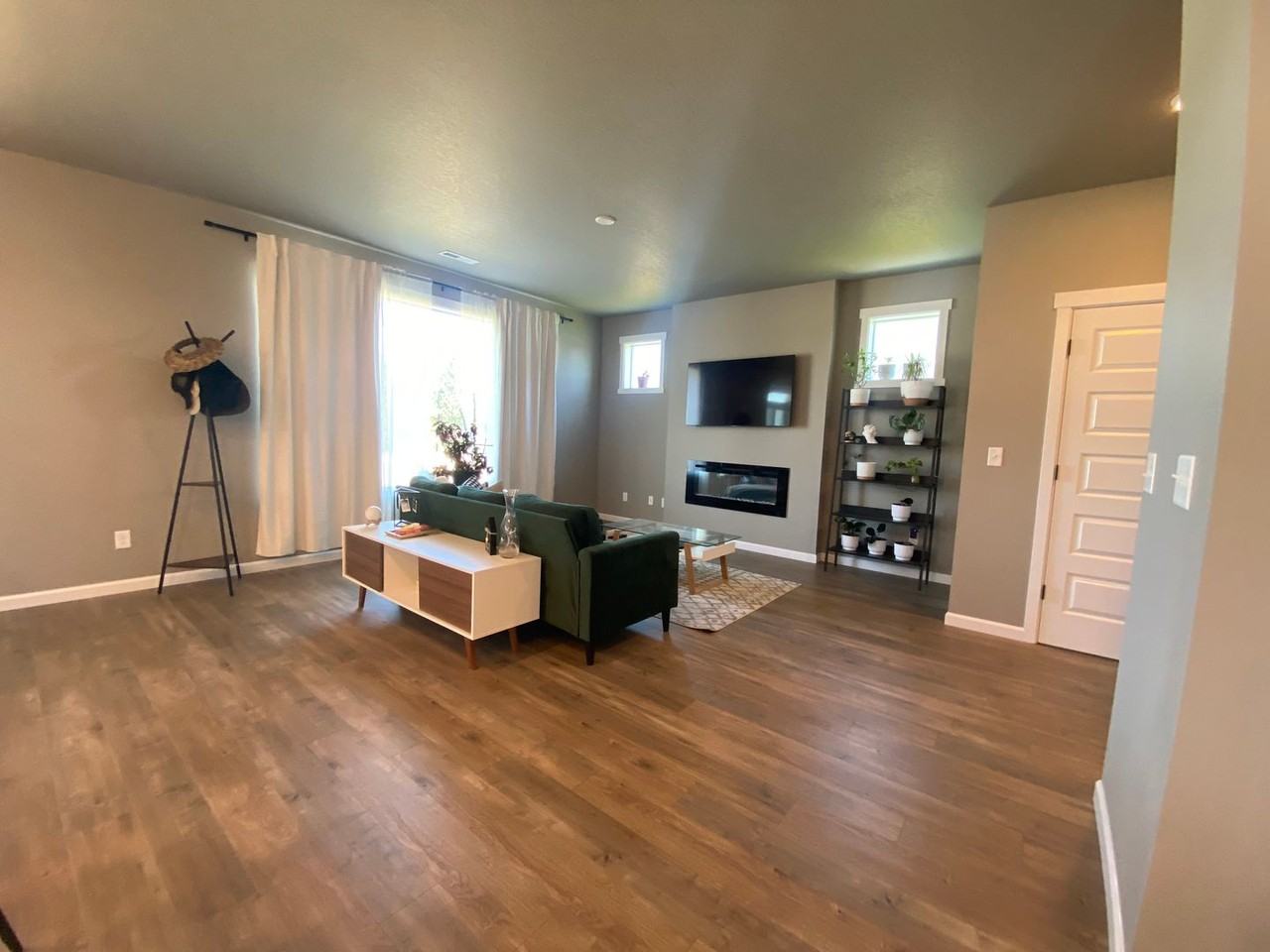 8920 W Caelen Ave - Photo 7 of 20