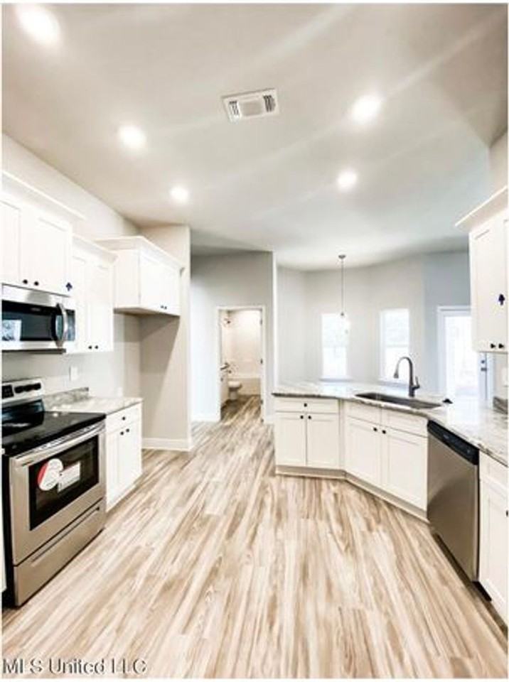 15349 Lakeview Ct - Photo 7 of 22