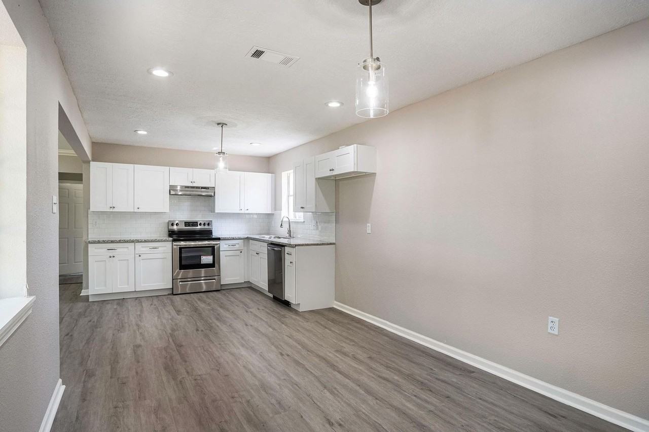 1702 Athens Dr - Photo 4 of 18