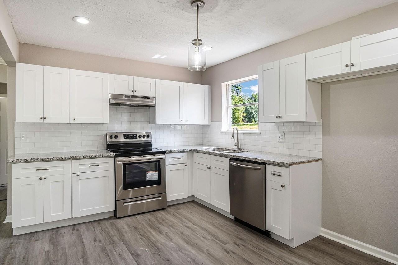 1702 Athens Dr - Photo 5 of 18