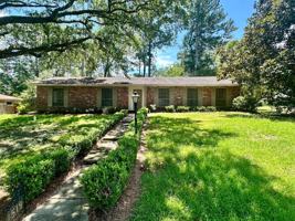featured image of 1519 Roswell Dr