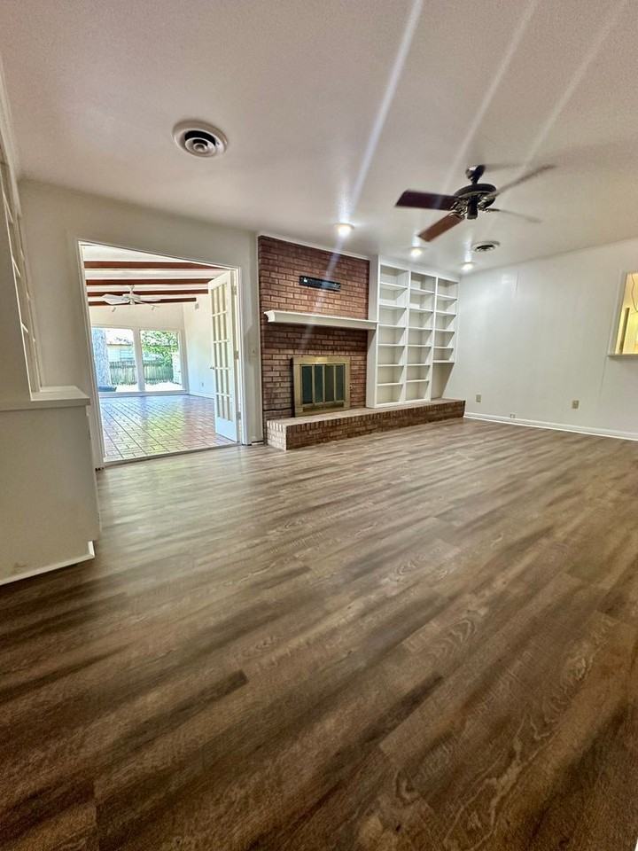 1519 Roswell Dr - Photo 2 of 8
