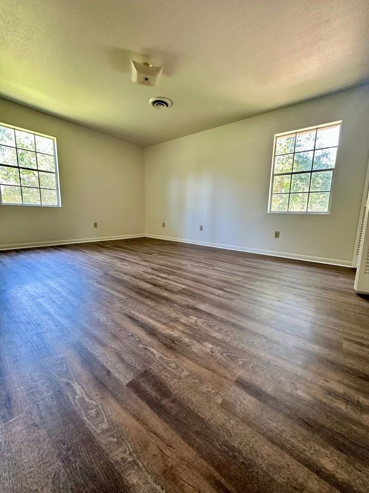 1519 Roswell Dr - Photo 4 of 8