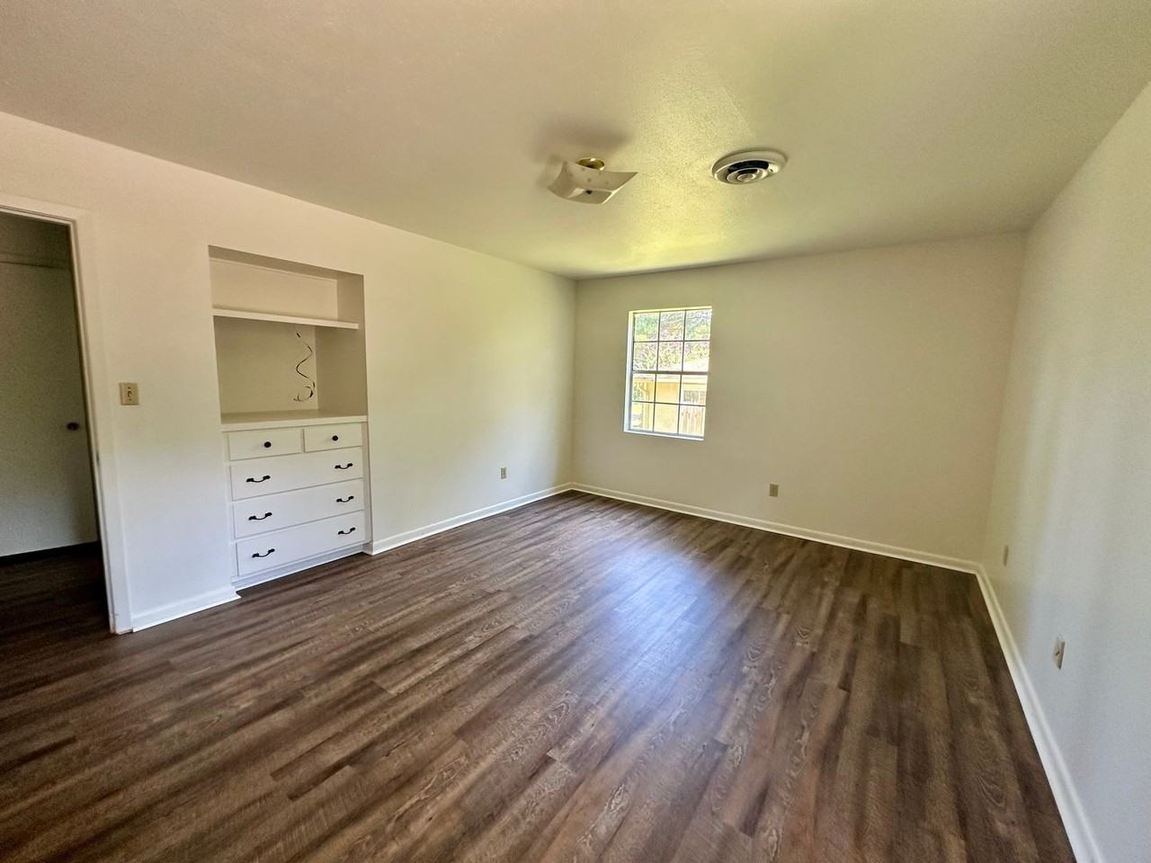 1519 Roswell Dr - Photo 5 of 8