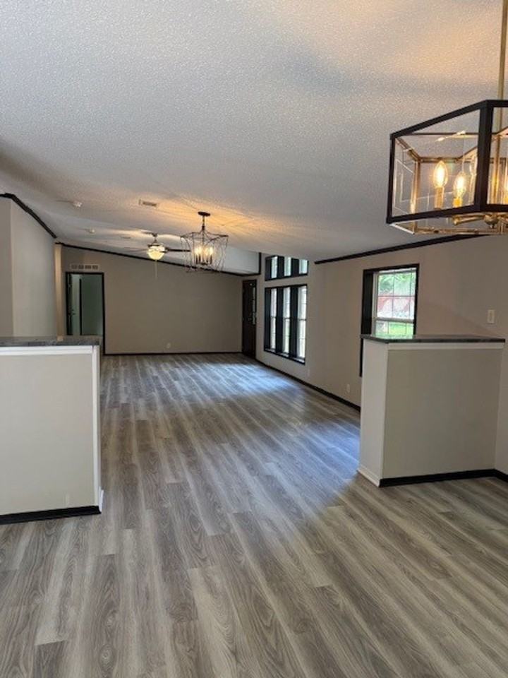 243 Crestview Dr - Photo 6 of 50