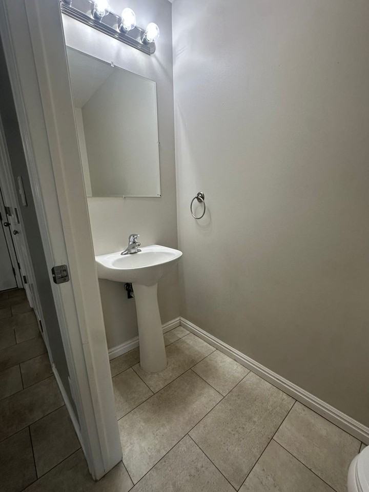 599 Trejo St - Photo 5 of 20