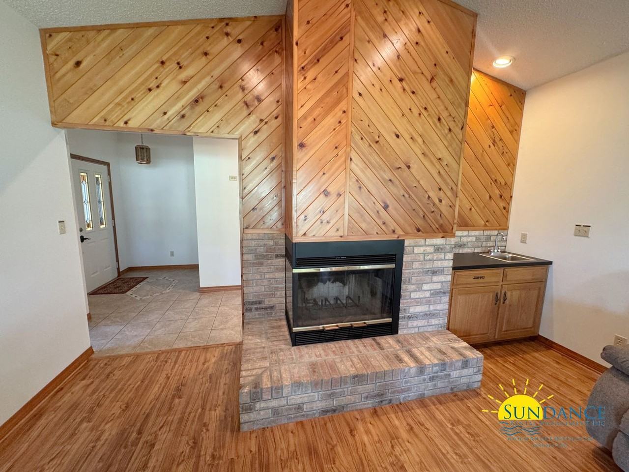 889 Shalimar Ct - Photo 3 of 29