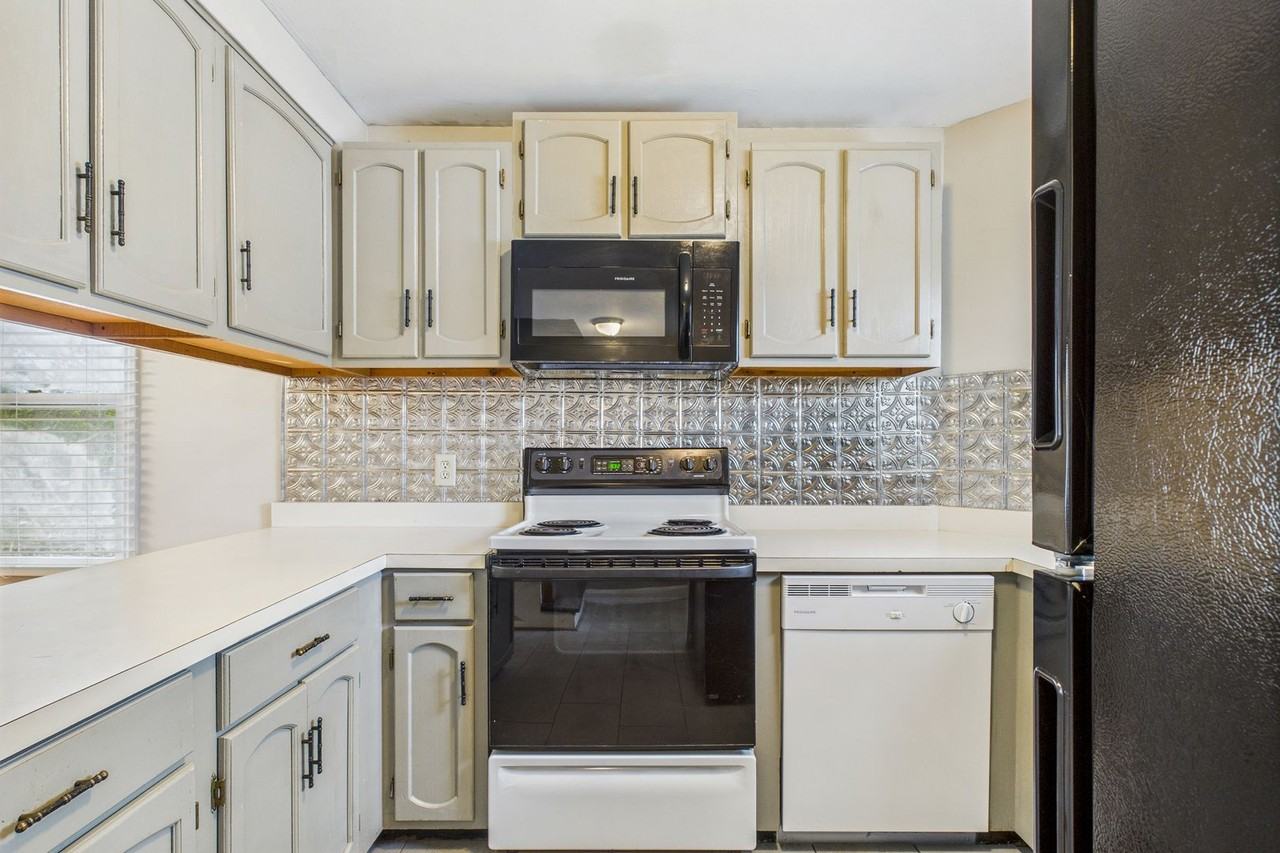 521 Tate St #C - Photo 4 of 39