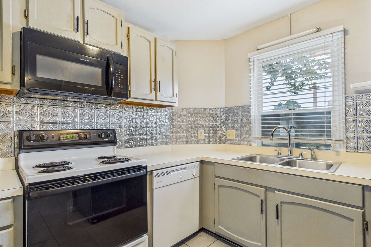 521 Tate St #C - Photo 5 of 39