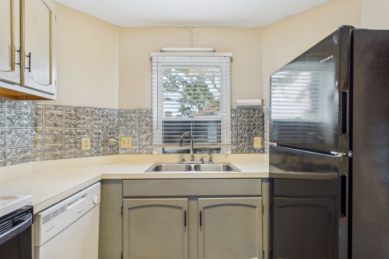 521 Tate St #C - Photo 6 of 39