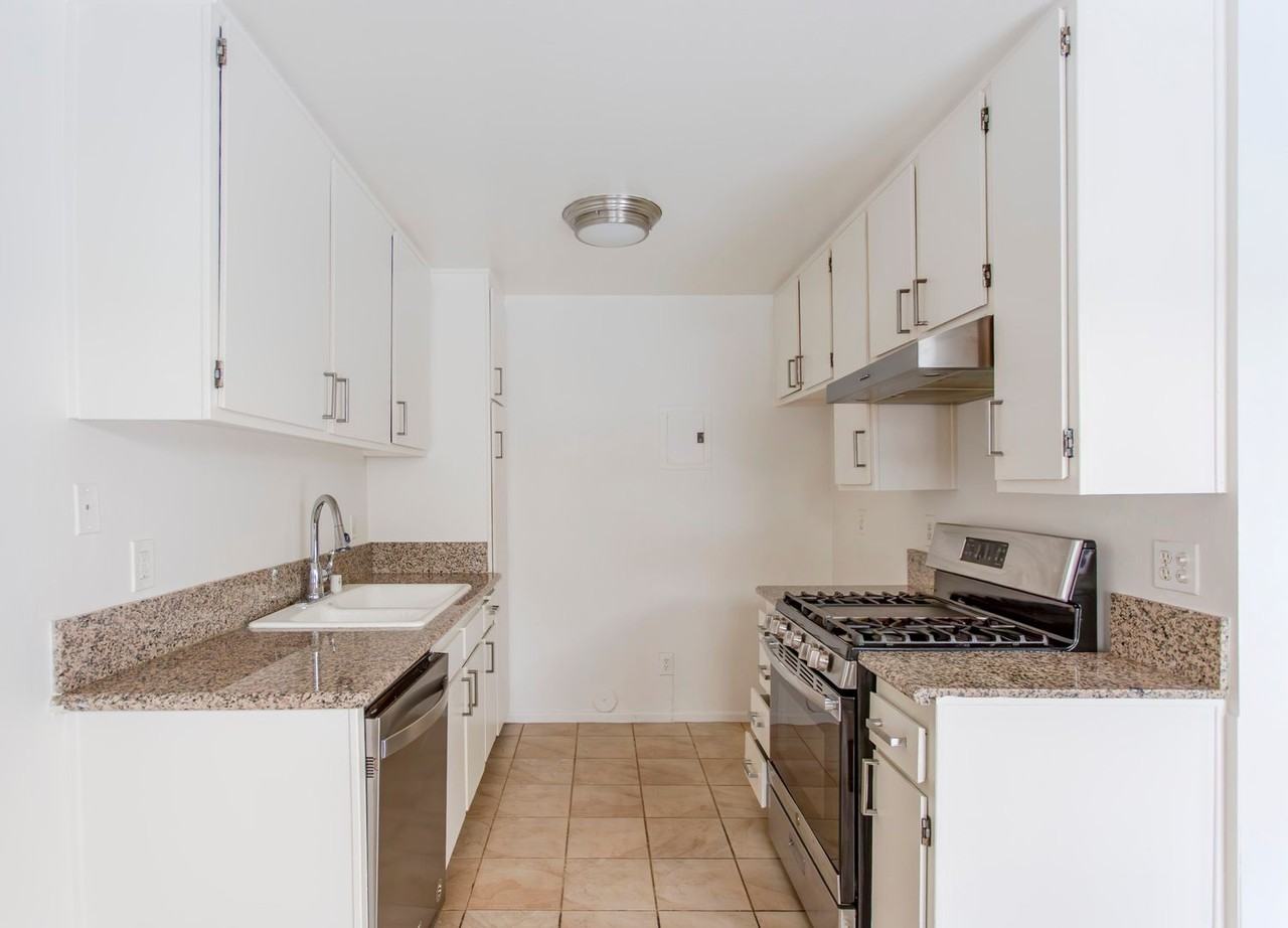 17204 Chatsworth St - Photo 3 of 15