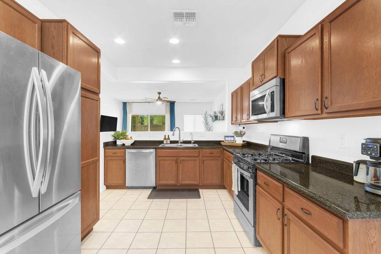 7566 W Congressional Way - Photo 5 of 48