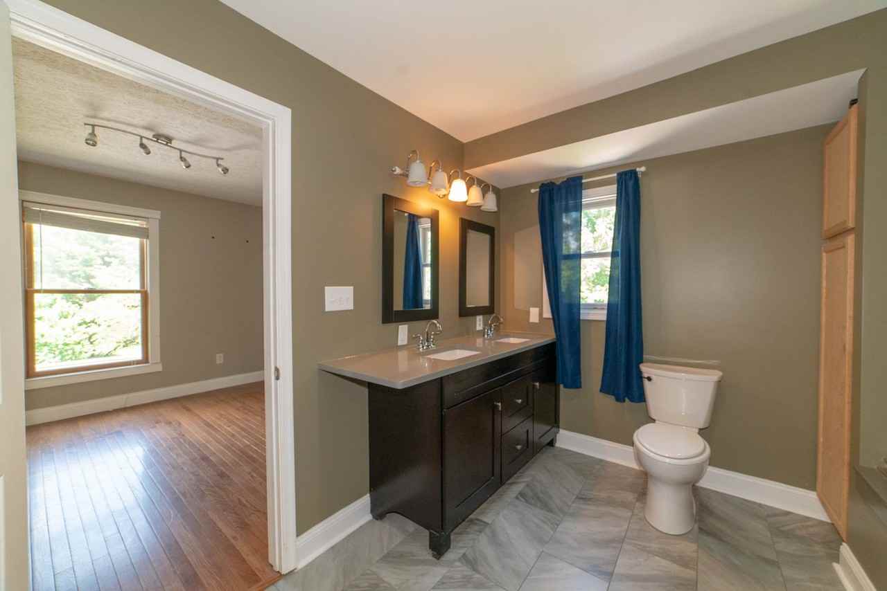 440 Aurora Ln - Photo 4 of 17
