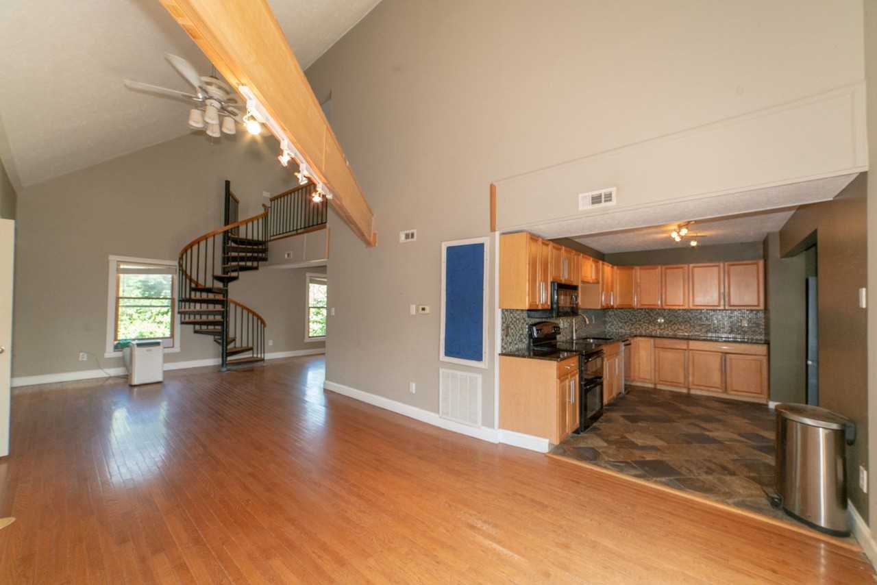 440 Aurora Ln - Photo 5 of 17