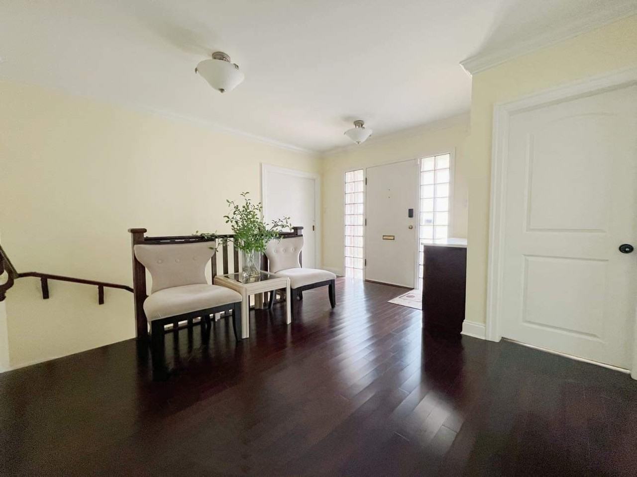 1563 Wesbrook Crescent - Photo 4 of 7