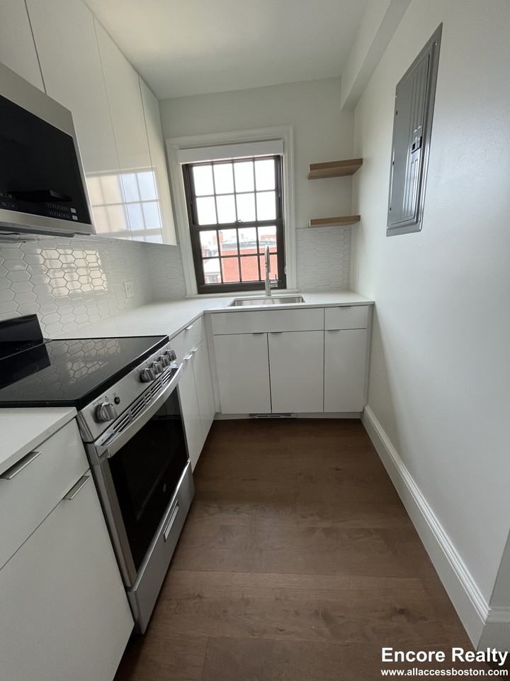 1200 Massachusetts Ave #208 - Photo 2 of 12