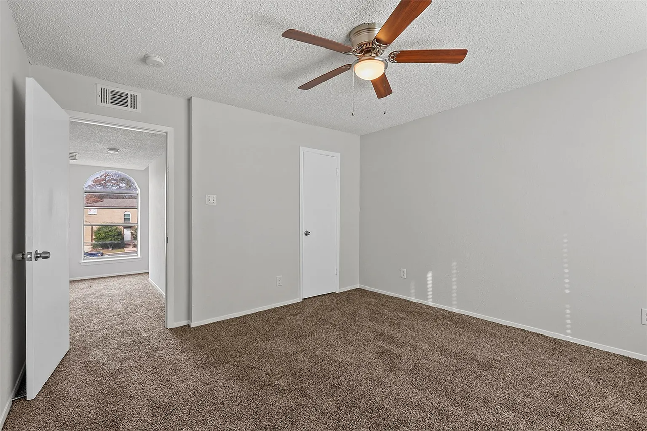 6024 Westridge Lane #305 - Photo 5 of 19