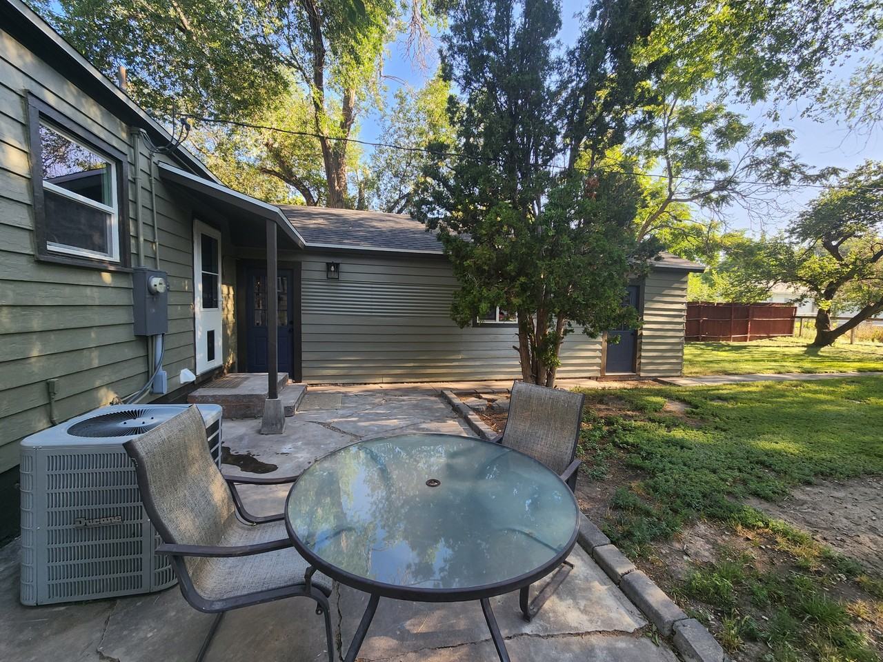 360 Pershing Ave #NA - Photo 4 of 12