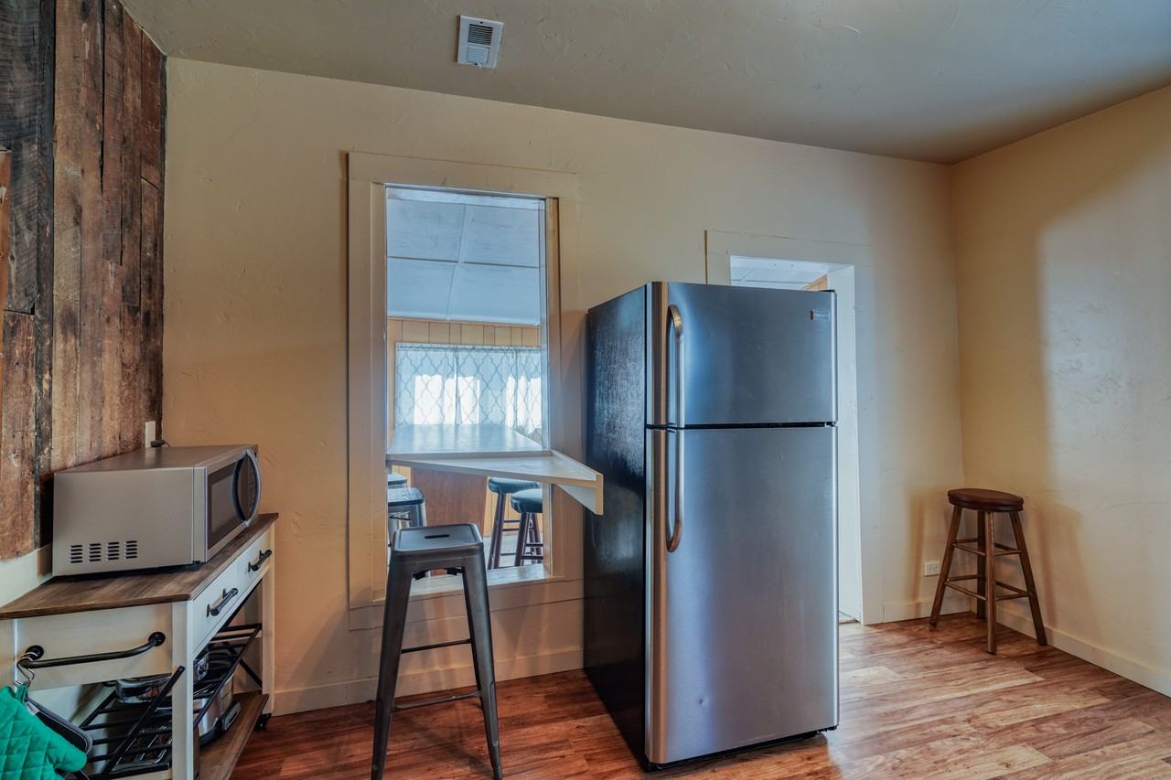 211 E 11th St #NA - Photo 2 of 13