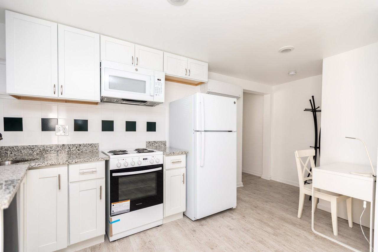 1031 W 36th St #A - Photo 3 of 18