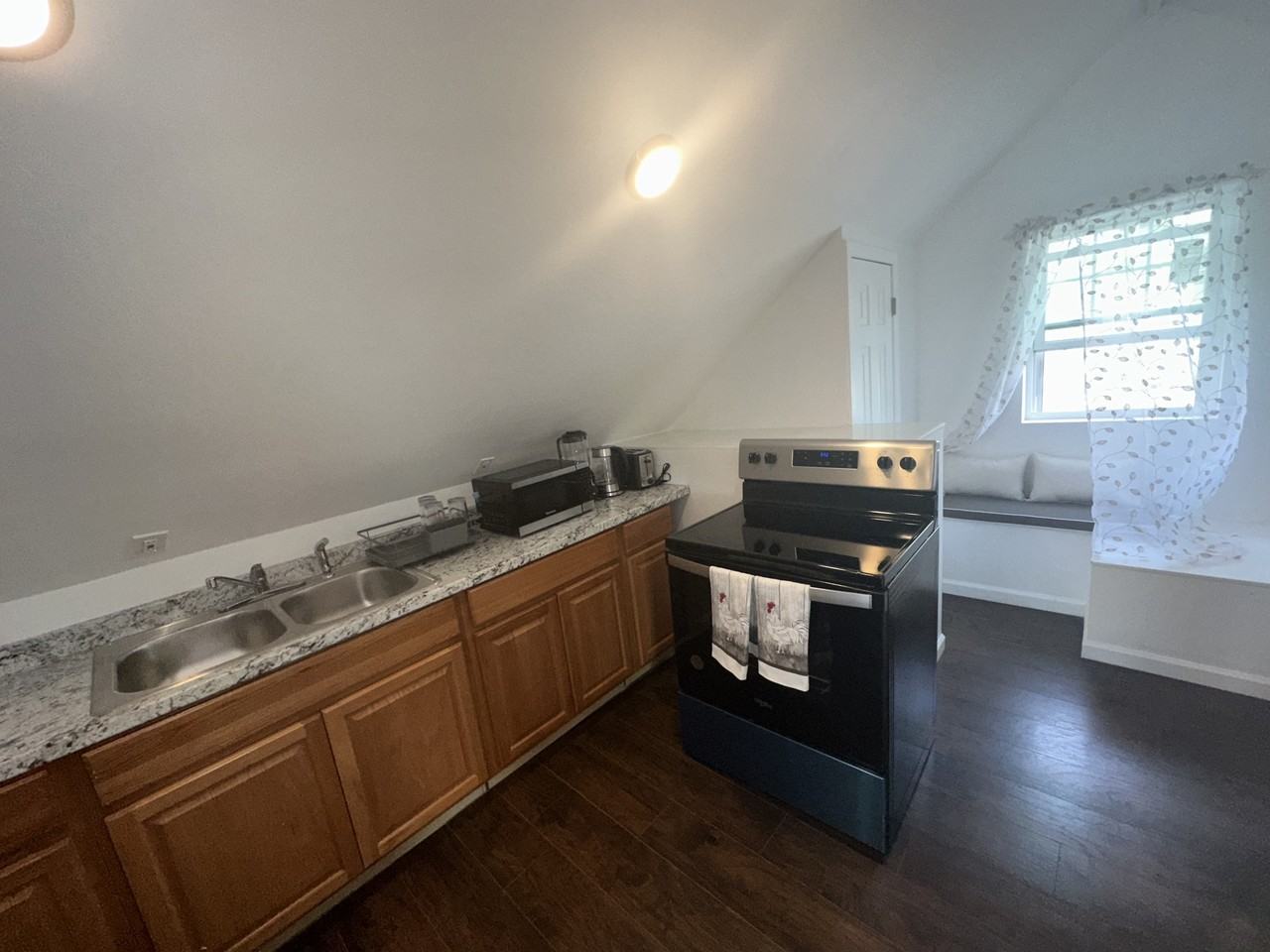 166168 Bond St #3 - Photo 2 of 10