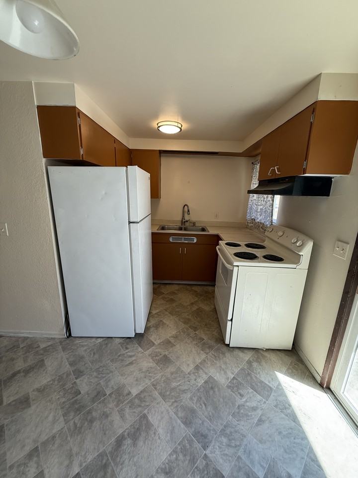 310 Se 3rd St #2 - Photo 3 of 10