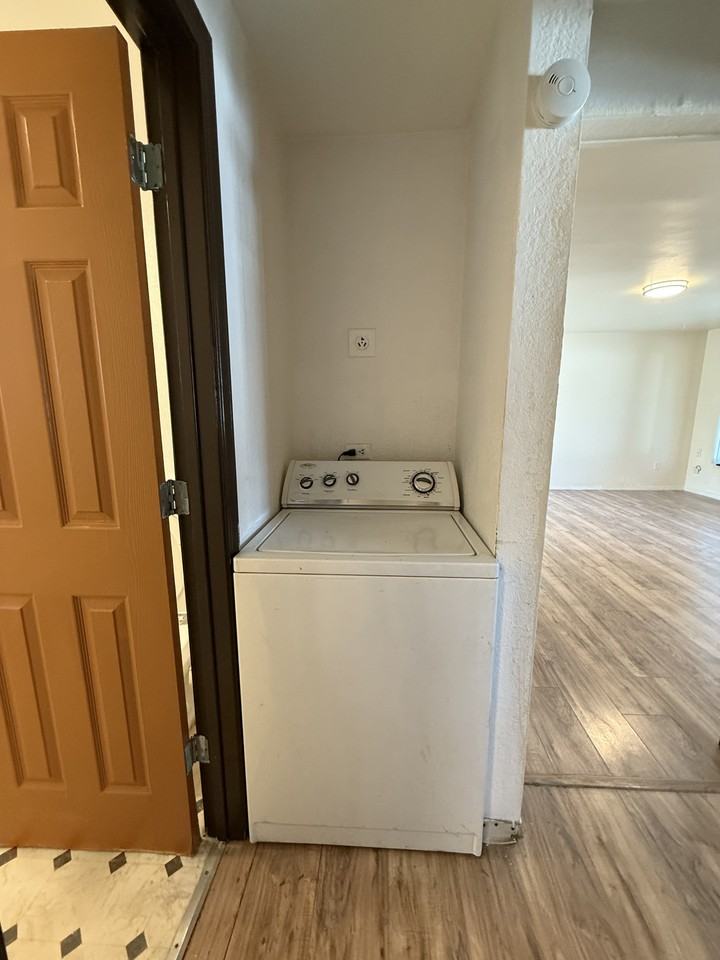 310 Se 3rd St #2 - Photo 5 of 10