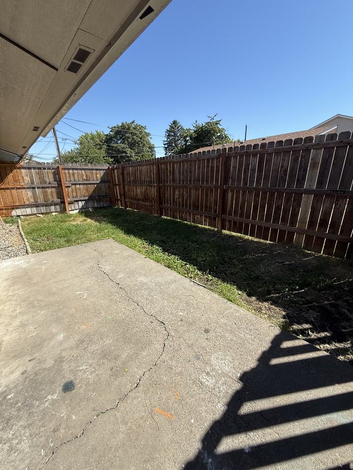 310 Se 3rd St #2 - Photo 7 of 10