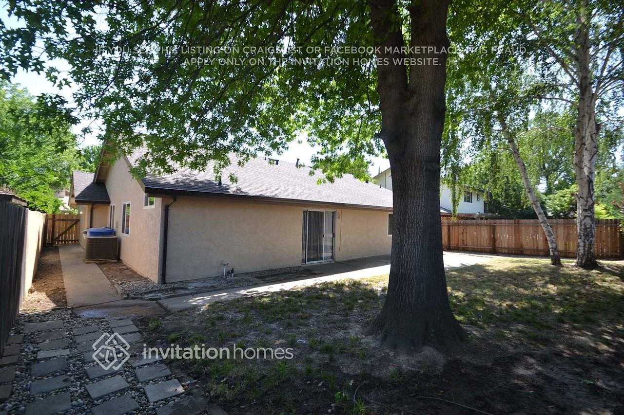 2955 Red Hawk Way - Photo 3 of 4