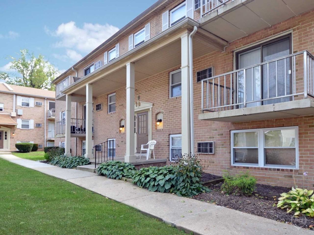 Ridgeway Court Apartments - Photo 2 of 17