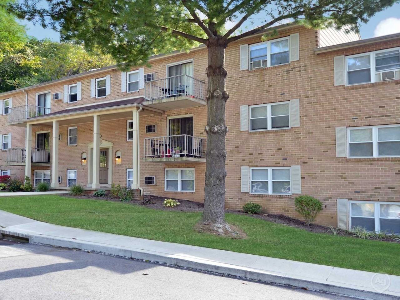 Ridgeway Court Apartments - Photo 3 of 17