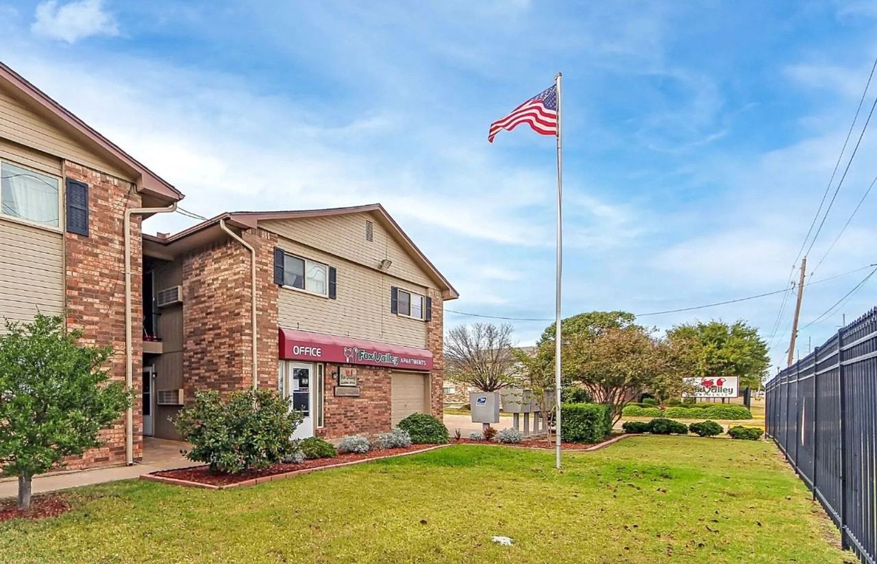 2408 NW 52nd St - Photo 3 of 8