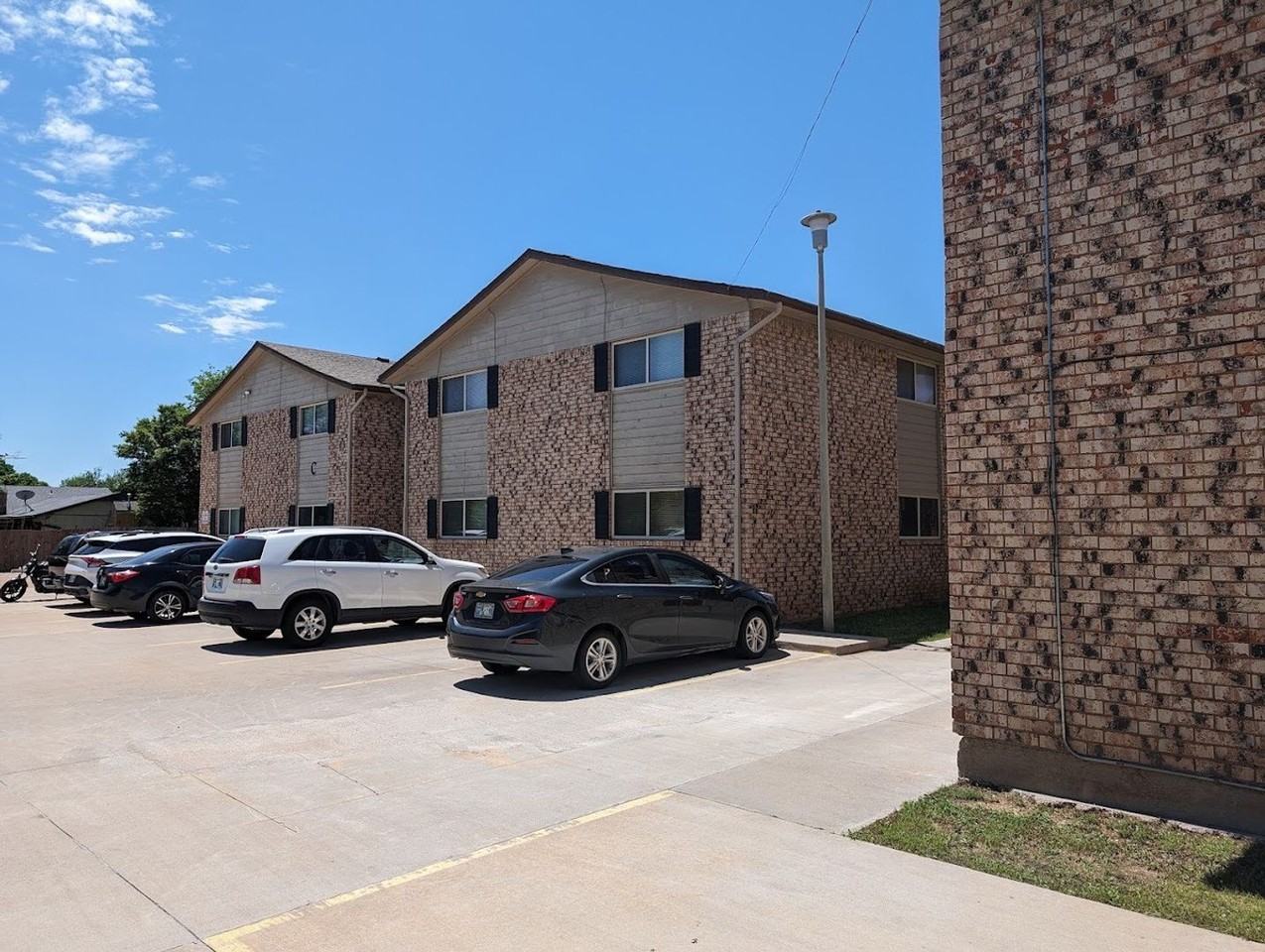 2408 NW 52nd St - Photo 4 of 8