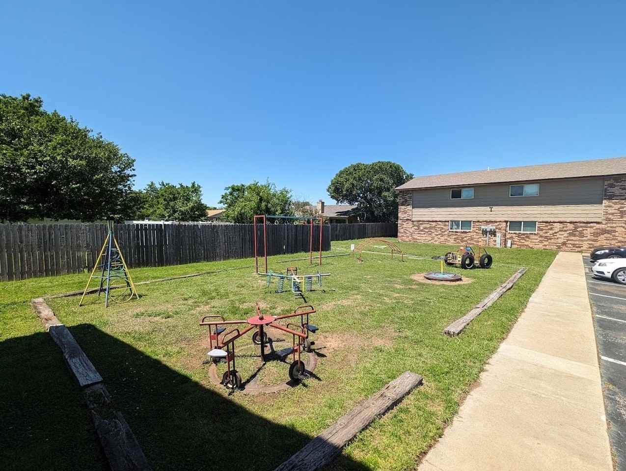 2408 NW 52nd St - Photo 5 of 8