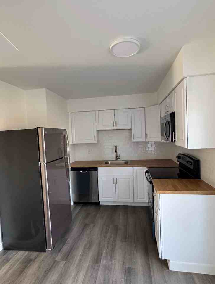 Chez Paree Apartments and Townhomes - Photo 6 of 50