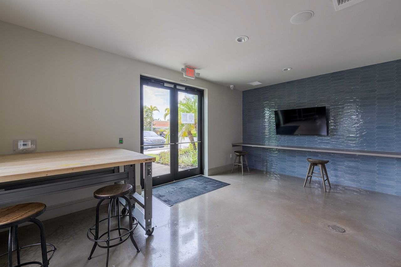 Versol - Photo 4 of 26