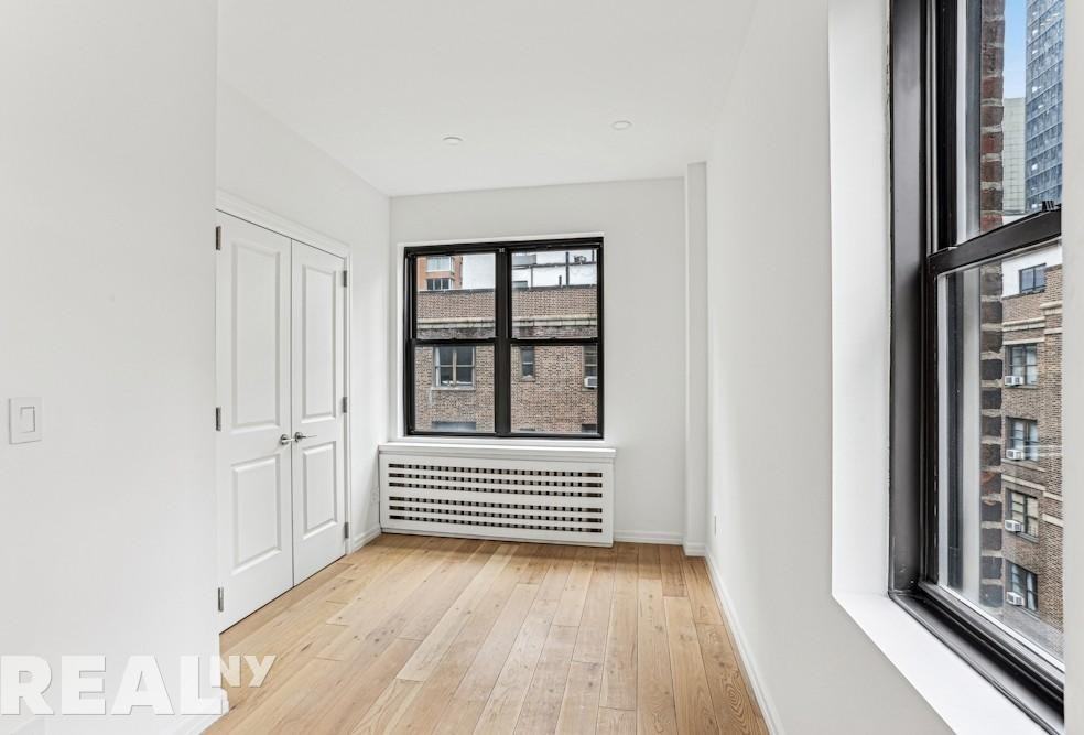 E 48th St #12S2 - Photo 3 of 6