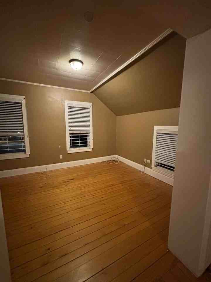 1029 Plymouth Ave - Photo 4 of 10