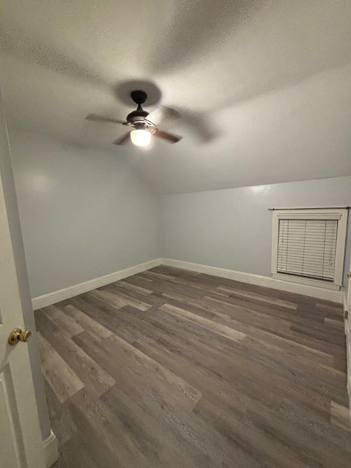 1029 Plymouth Ave - Photo 6 of 10