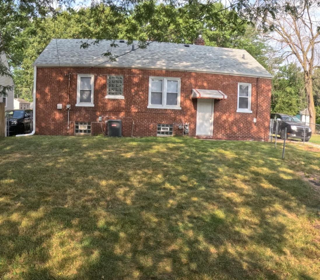 6637 Delaware Ave - Photo 4 of 20