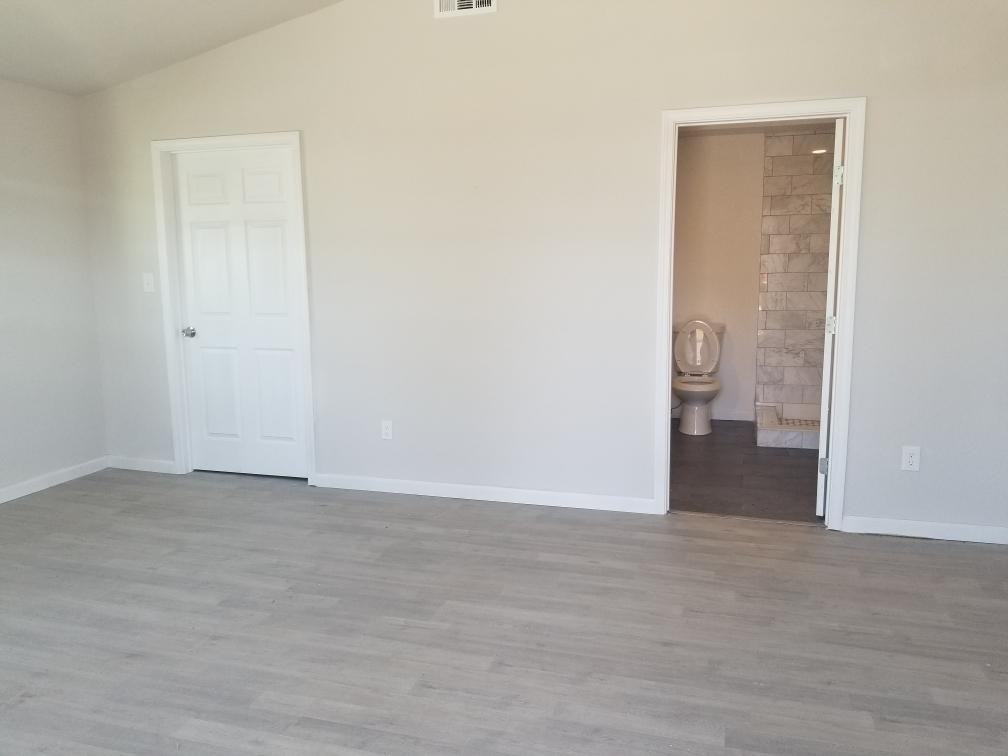 1509 E 23rd St - Photo 5 of 20