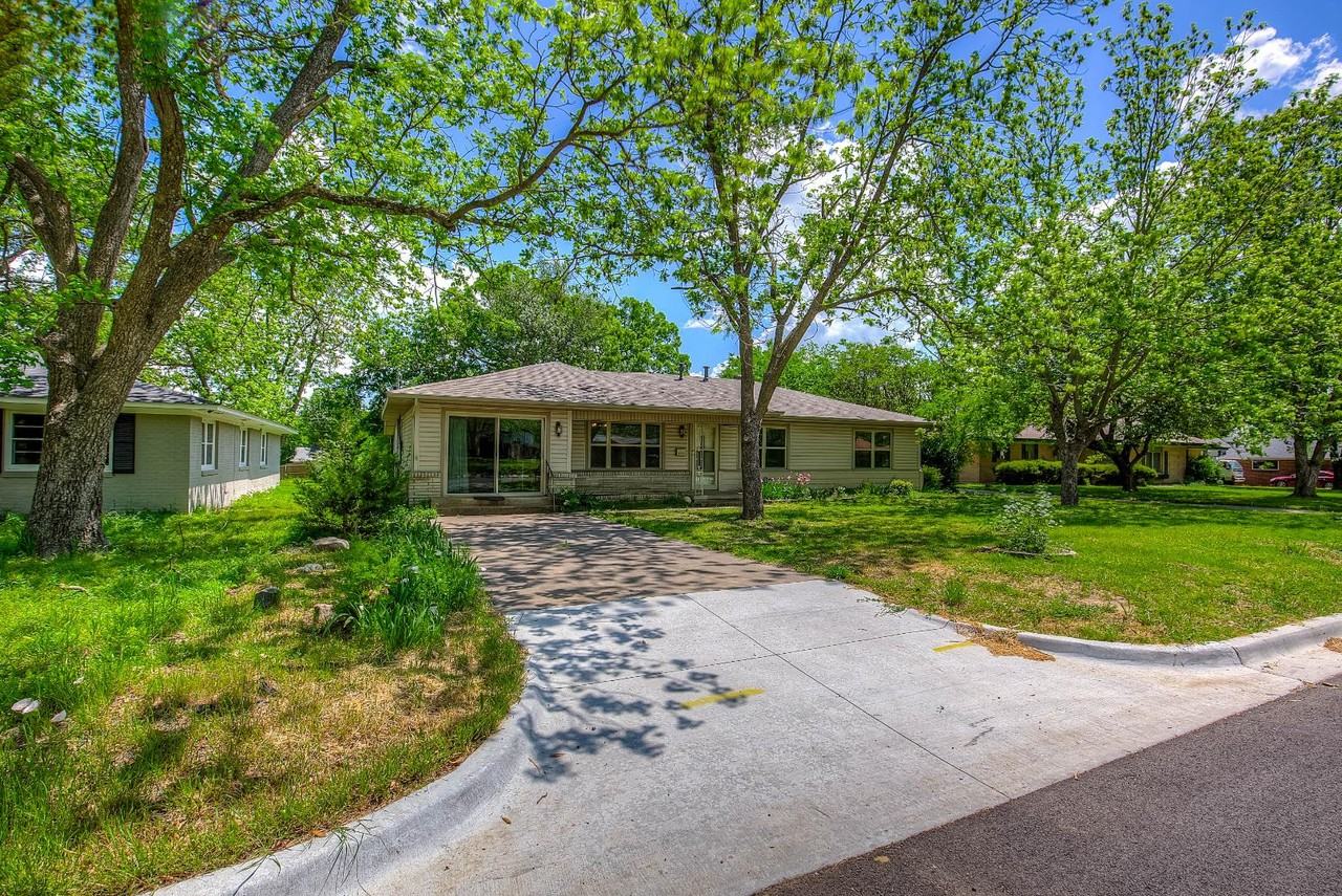 2506 Washington St - Photo 2 of 11