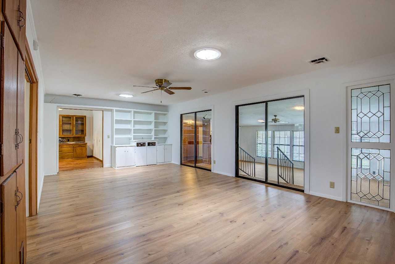 2506 Washington St - Photo 5 of 11