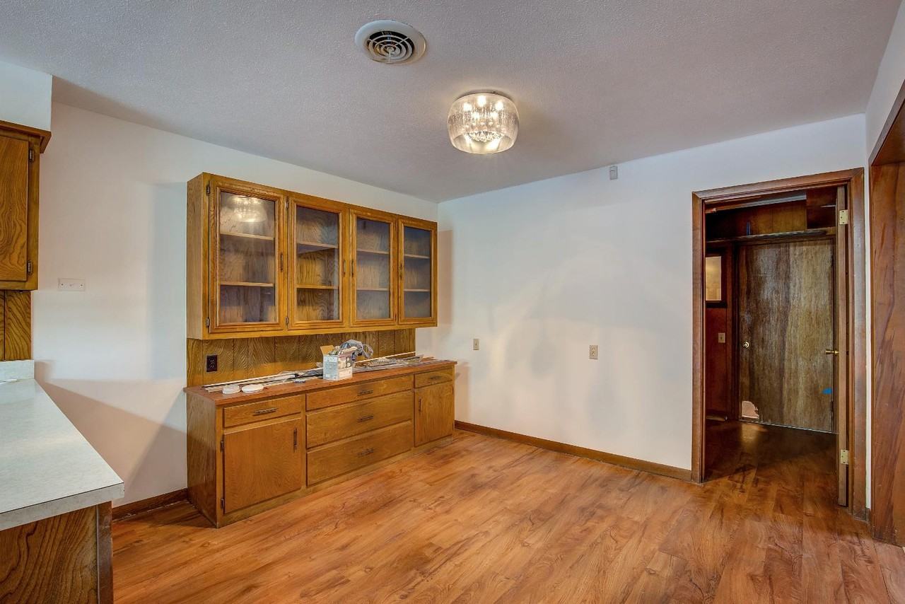 2506 Washington St - Photo 6 of 11