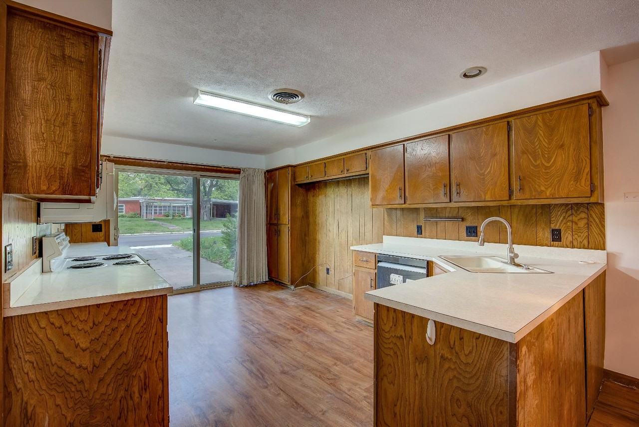 2506 Washington St - Photo 7 of 11