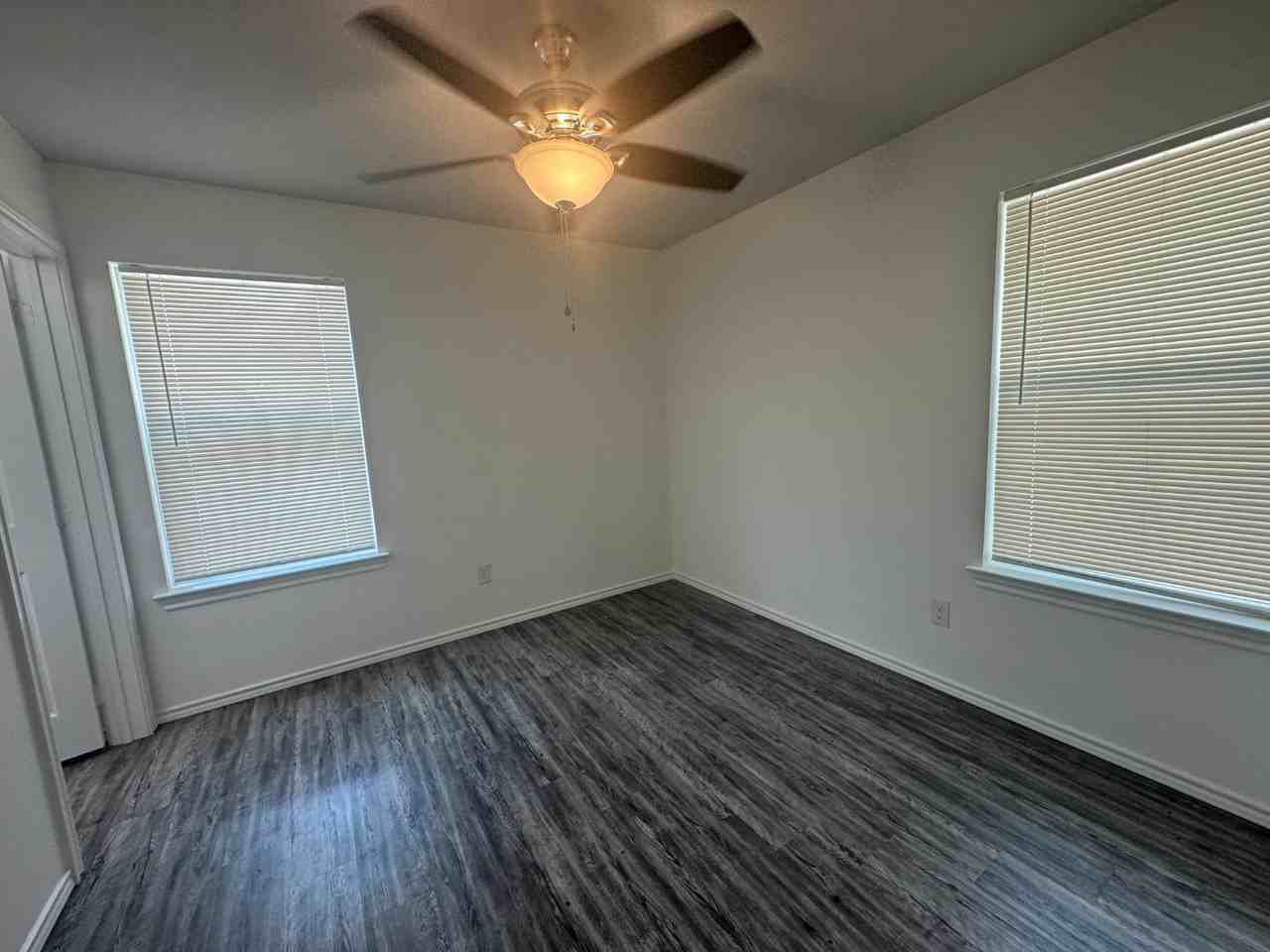 800 Sycamore St - Photo 4 of 10