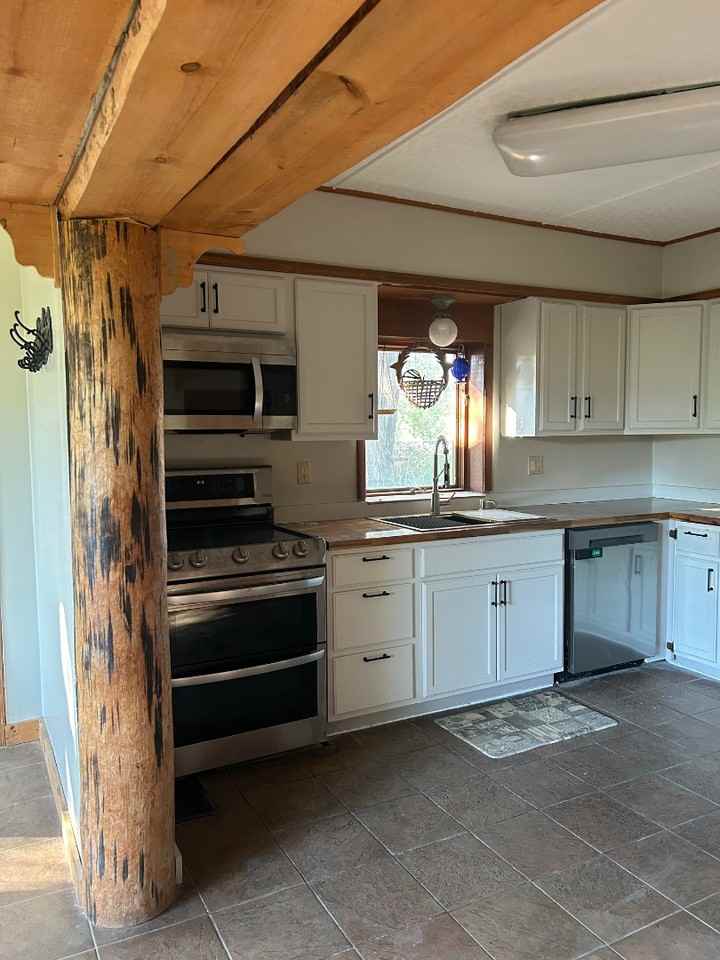 406 W Railroad Ave - Photo 2 of 20